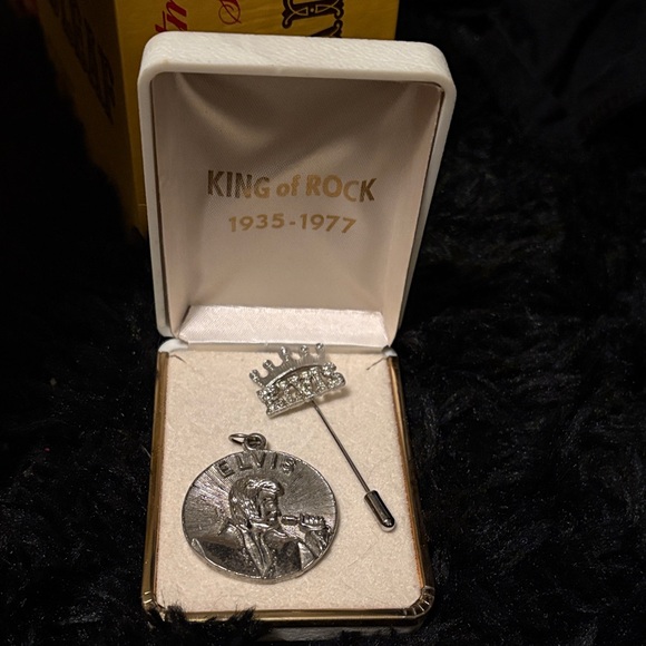 Silver King of Rock Brooch Pin and necklace pendant